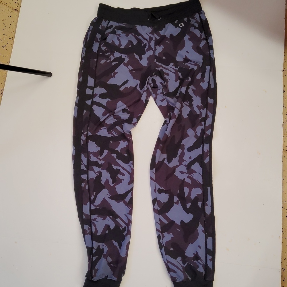 Gapfit women's XS jogger EUC black gray purple camo type pattern